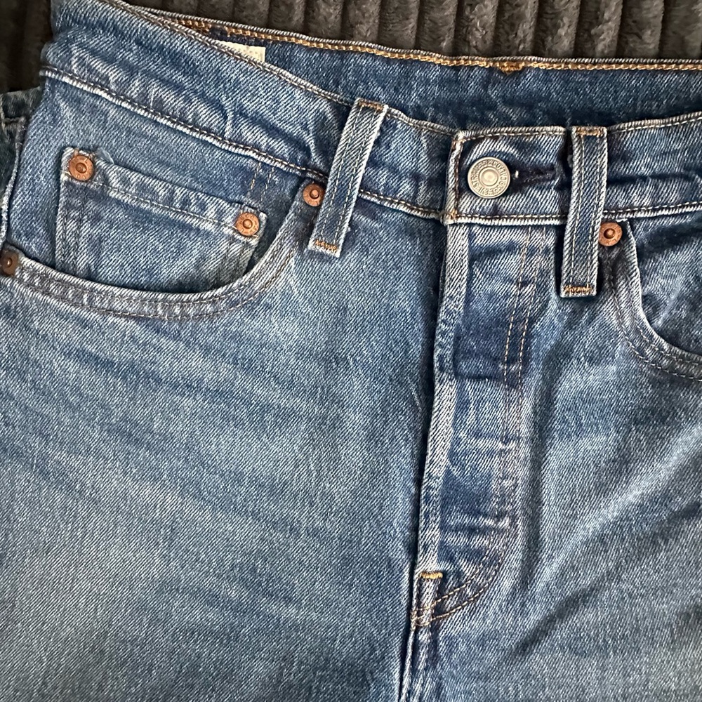 Levi's Medium Blue 501 Skinny Straight Leg Women's Jeans - Size 27x28 - EUC - Picture 2 of 5